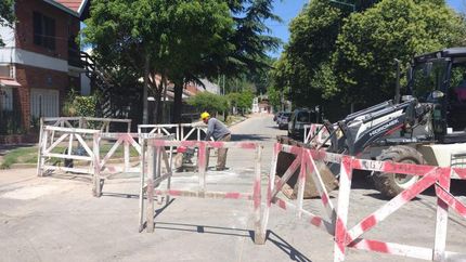 Las cuadrillas trabajan sobre la calle San Isidro y Pasaje Russo.