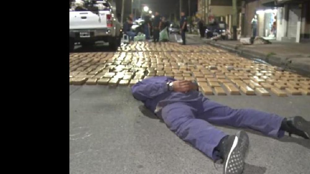 Persecución, tiroteo y casi dos toneladas de marihuana secuestradas en Lanús