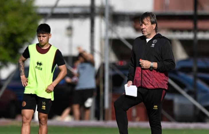 Ricardo Zielinski busca conseguir el primer triunfo de Lanús en la Copa de la Liga.