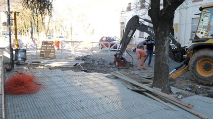 Colocan nuevas veredas sobre Sáenz, entre Manuel Castro e Yrigoyen.