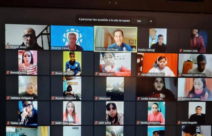 El peruano compartió su experiencia con los alumnos.