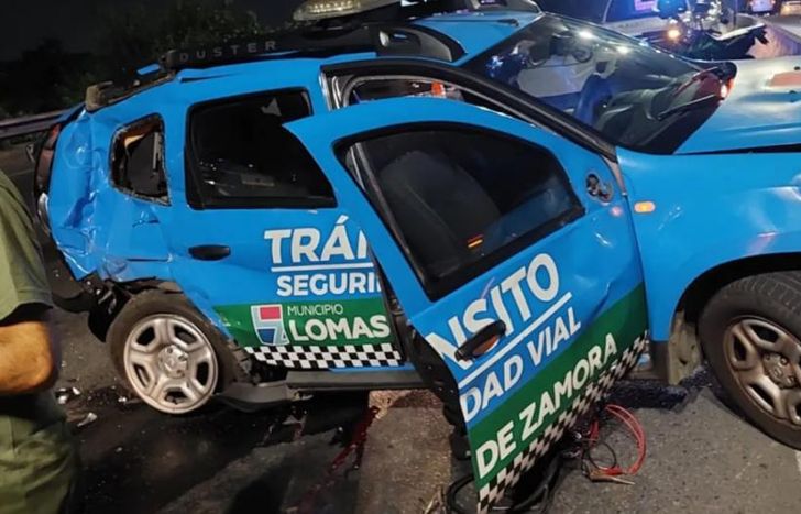 Así quedó la camioneta de Tránsito Lomas tras el accidente.