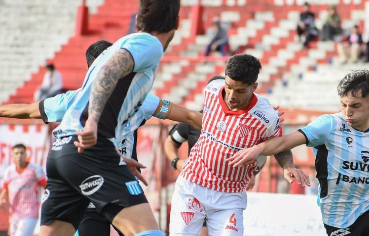 Bellone aguanta la marca rival.