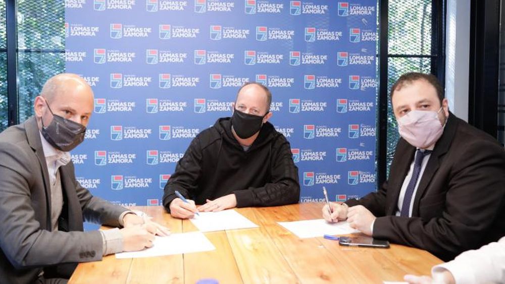 Insaurralde firmó un convenio con autoridades nacionales.