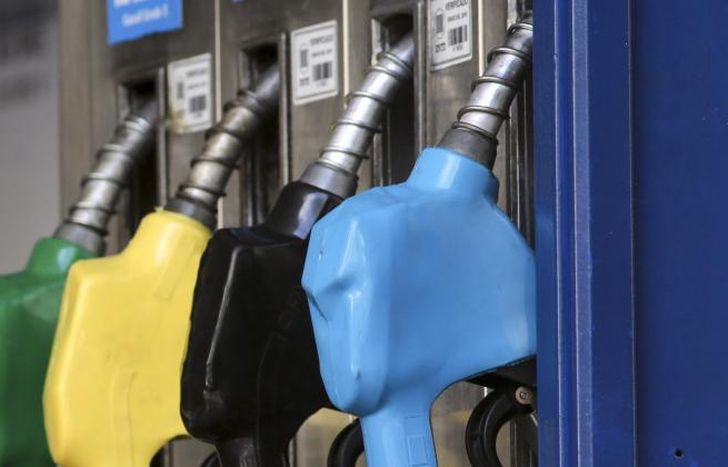 Desde este sábado aumentan los combustibles.