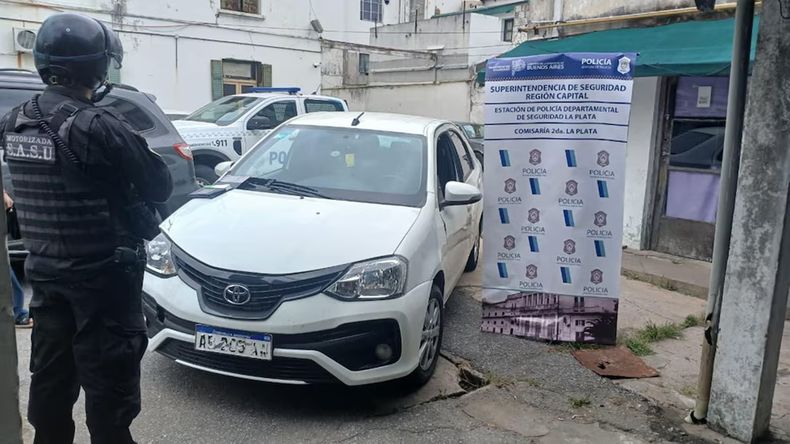 Auto en el que se movilizaban los delincuentes.
