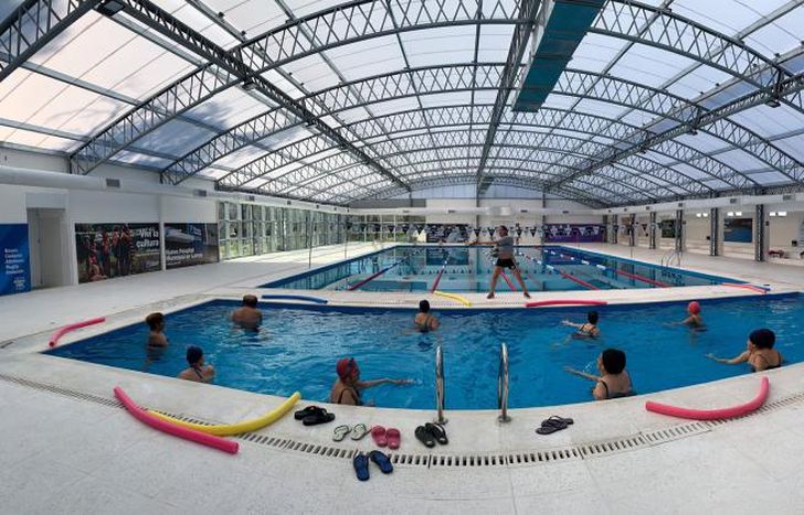 Las clases serán en el renovado natatorio del Parque de Lomas.