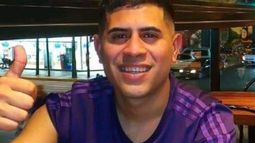 El motociclista fue abandonado por el conductor del auto que lo chocó y se fugó.