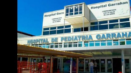 La víctima de sólo siete años permanece internada en el Garrahan.