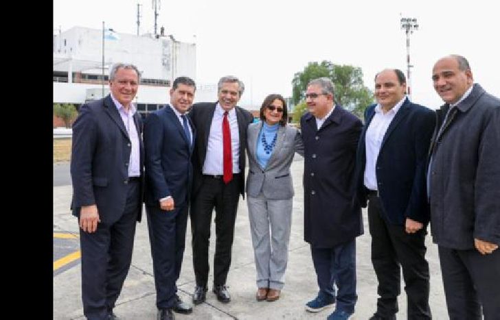 Junto a gobernadores.