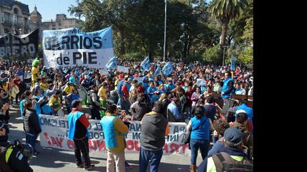 el gobierno pone en riesgo la paz social