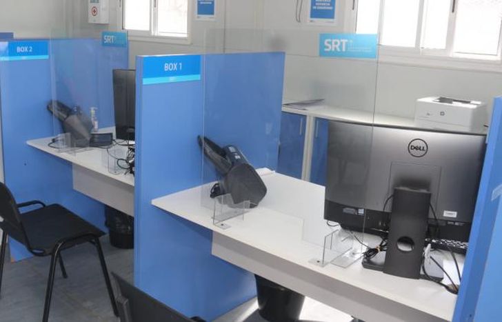 La oficina funciona de lunes a viernes, de 8 a 15.