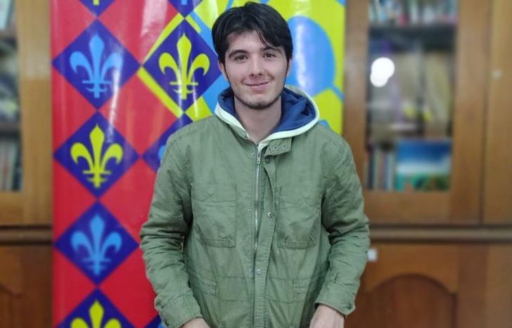 Un gran estudioso que gracias a su perseverancia logró obtener el primer puesto.