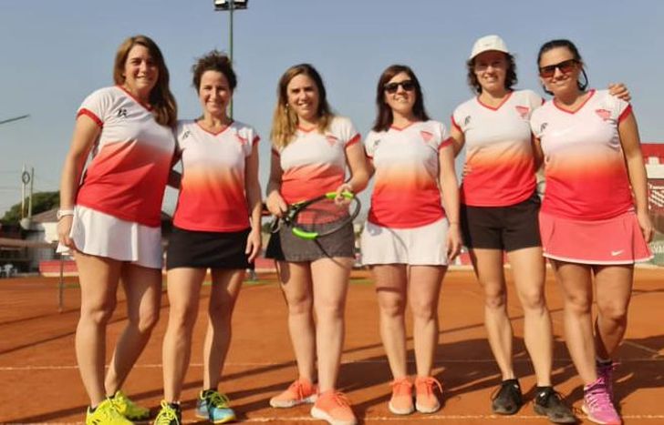 Con ascensos asegurados, damas y caballeros van por los títulos.