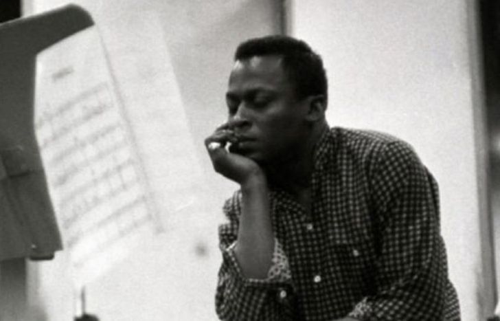 Arranca con un tributo a Miles Davis.