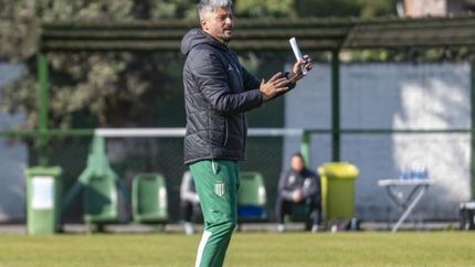 El DT de Banfield tendrá bajas en un partido determinante.