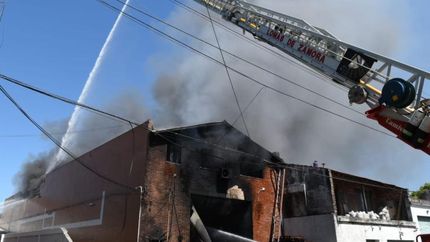 Trabajaron bomberos de Lomas y de Brown.