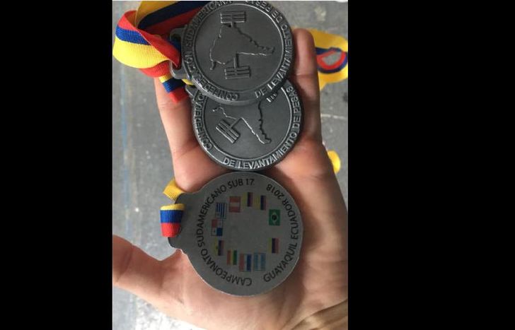 Estas son las tres medallas que se trajo Florencia de Ecuador.