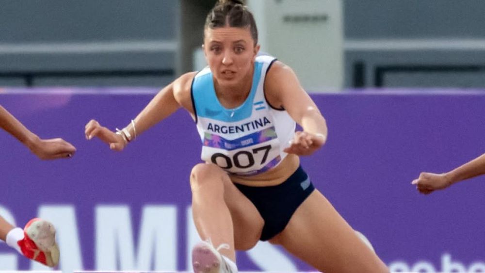 Helen terminó tercera en su serie y mañana va por la medalla.