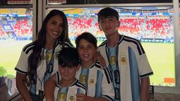 Antonela Roccuzzo y sus hojos.&nbsp;