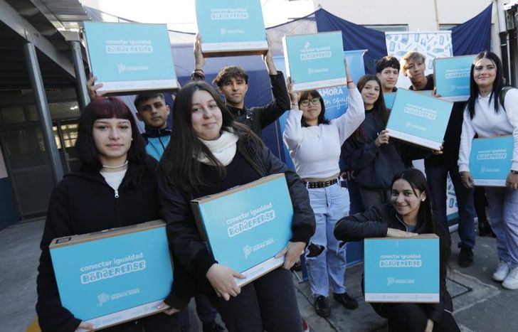 El programa busca achichar la brecha digital e igualar oportunidades.