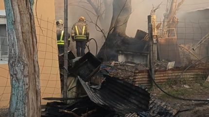 incendio: una casa de fiorito quedo envuelta en una nube de humo
