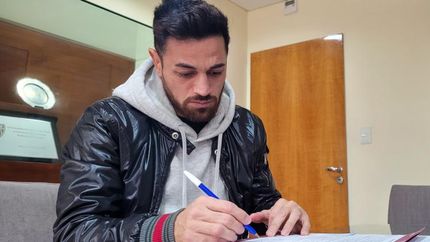 Acosta puso el gancho y sigue en Lanús hasta diciembre 2024. Acosta puso el gancho y sigue en Lanús hasta diciembre 2024.