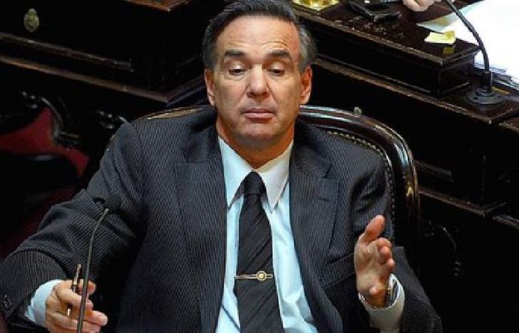 la-pelea-con-los-holdouts-2145286w620