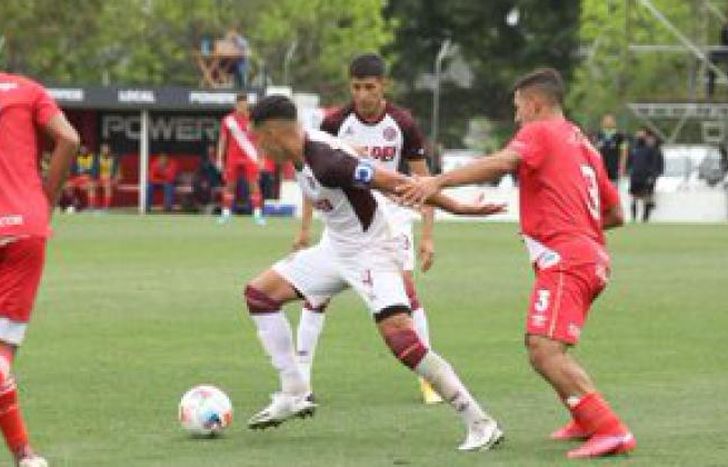 Lanús no pudo acercarse a los punteros.