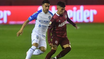 Lanús y el Tomba juegan en La Fortaleza. Lanús y el Tomba juegan en La Fortaleza.
