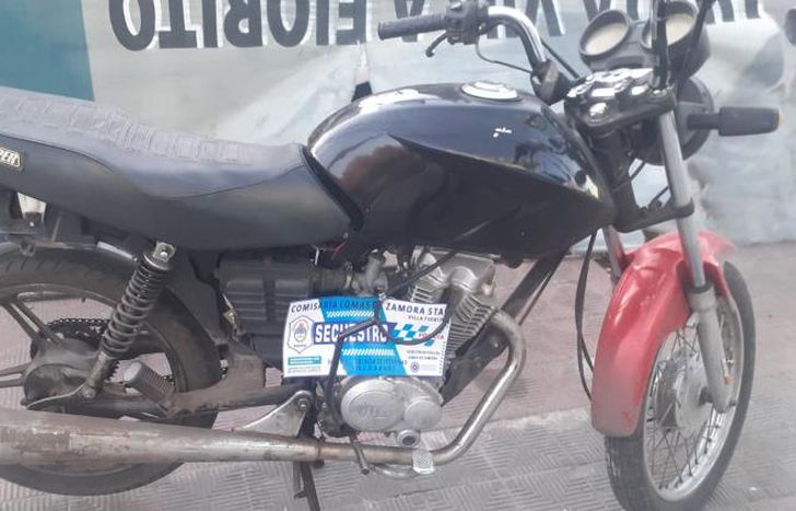 La moto fue recuperada por los efectivos.