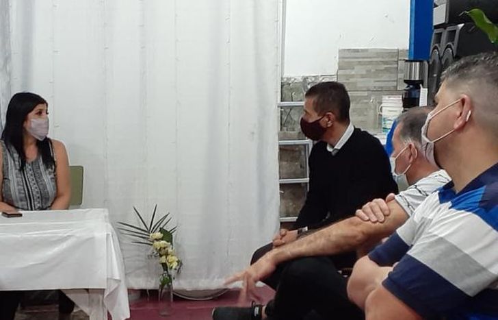 Durante la visita a la ONG.