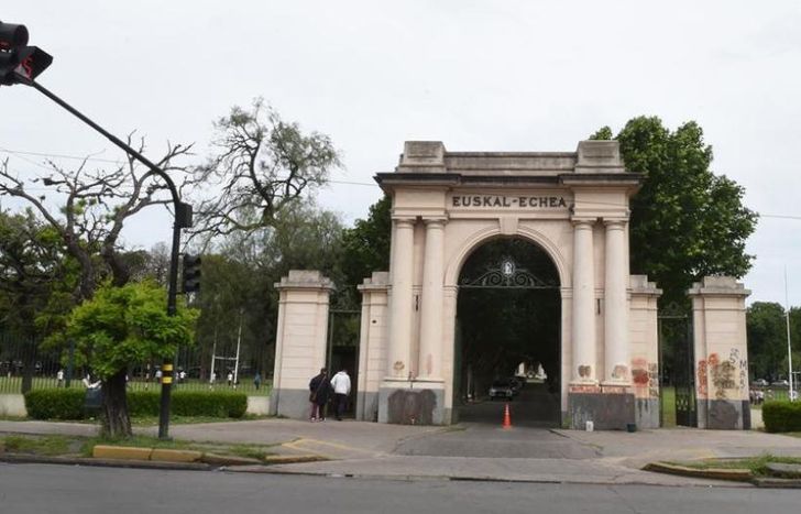 El 17 de diciembre de 1905 se colocó la piedra fundamental.