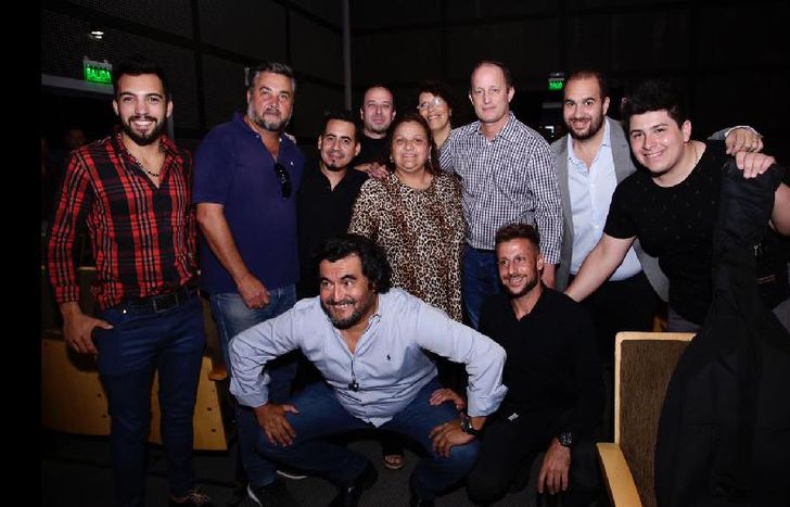 insaurralde junto a los vecinos.