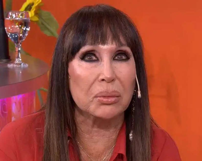 Moria Casan, tras entrevistar a Facundo Moyano. 