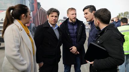 Axel Kicillof y Fede Otermón recorrieron las obras en Camino de Cintura.