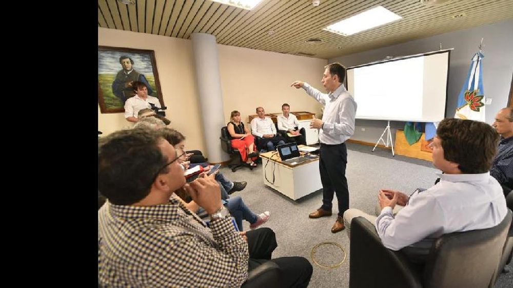 Presentan un plan para reducir el riego de inundaciones en Echeverría