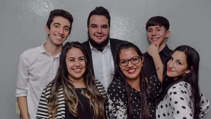 El elenco completo.