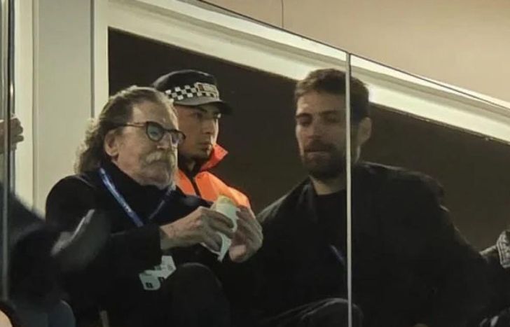 Charly García, en el palco del Monumental.