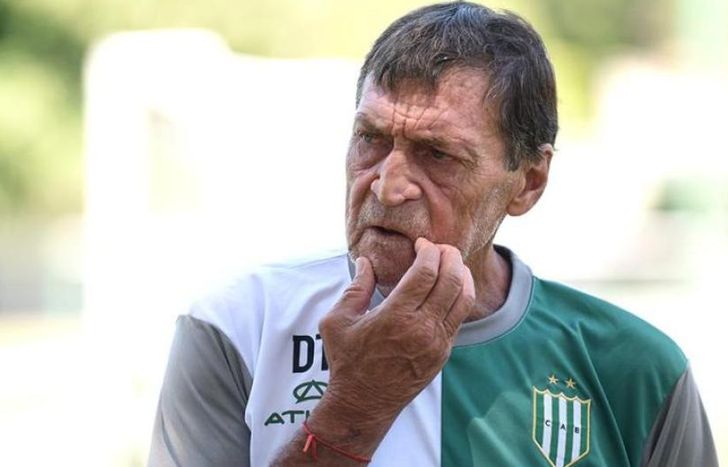 Falcioni  mete mano en el equipo para medirse ante el equipo de La Paternal.