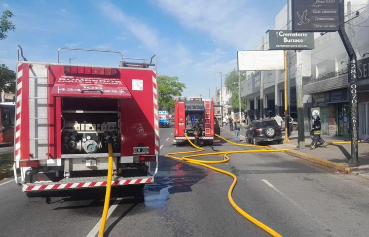 En total, trabajaron ocho bomberos voluntarios de Lomas de Zamora.