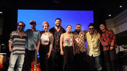La banda completa.