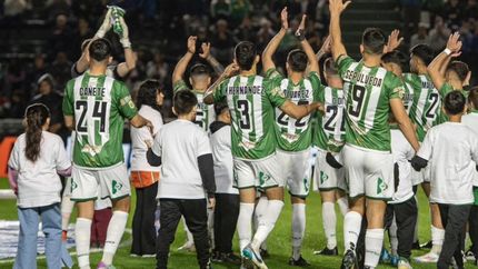 El Taladro se desprende de varios jugadores. El Taladro se desprende de varios jugadores.