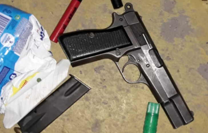 Dos personas fueron detenidas por el hecho.