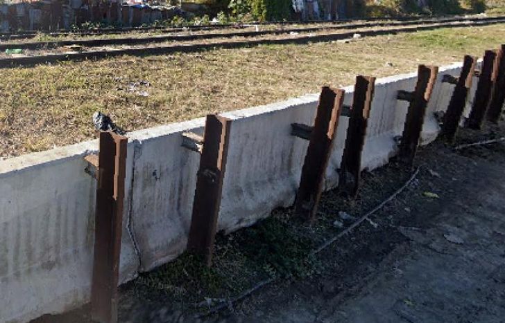 El joven fue hallado sin vida en las inmediaciones de las vías del Tren Roca.
