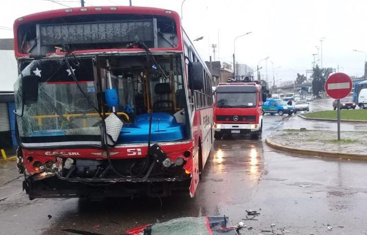 Así quedó el colectivo de la línea 306.