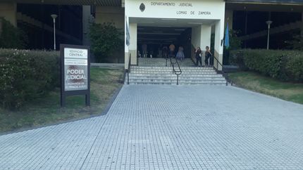 La Justicia investiga las amenazas de la mujer que denunció el caso de abuso sexual en Fiorito. La Justicia investiga las amenazas de la mujer que denunció el caso de abuso sexual en Fiorito.