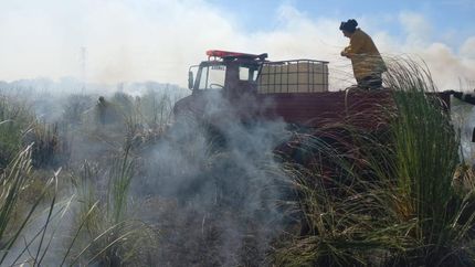 Más de cinco horas trabajaron para apagar el incendio.