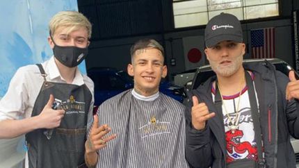 L-Gante, uno de los artistas que pasó por la barbería de Facundo. L-Gante, uno de los artistas que pasó por la barbería de Facundo.