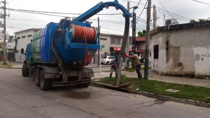 Durante las acciones de desobstrucción en los barrios.